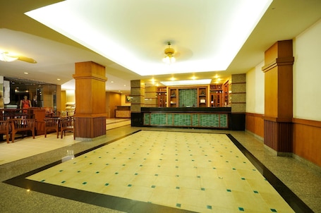 Rambuttri Village Inn Plaza
