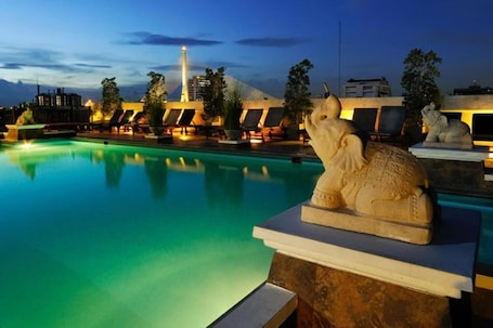 Rambuttri Village Inn & Plaza