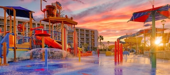 Courtyard by Marriott Anaheim Theme Park Entrance
