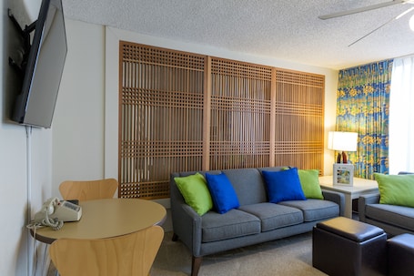 Kuhio Banyan Club