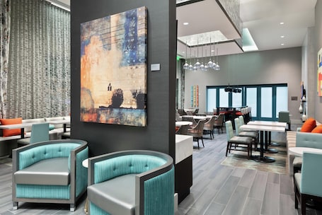 Hampton Inn & Suites Atlanta Buckhead Place